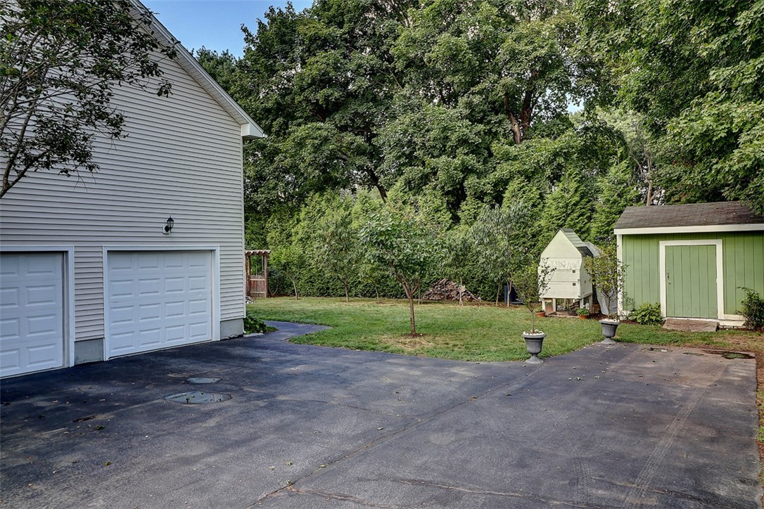 10 Glenham Road Cranston, RI 02921 - Photo 4 of 23
