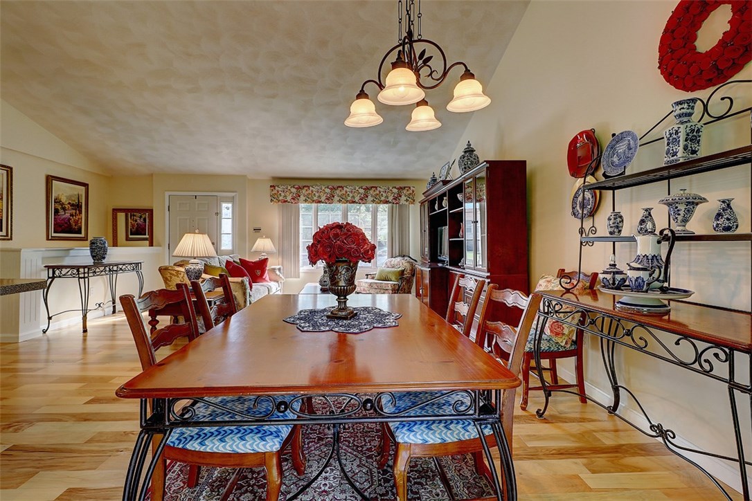 10 Glenham Road Cranston, RI 02921 - Photo 9 of 23
