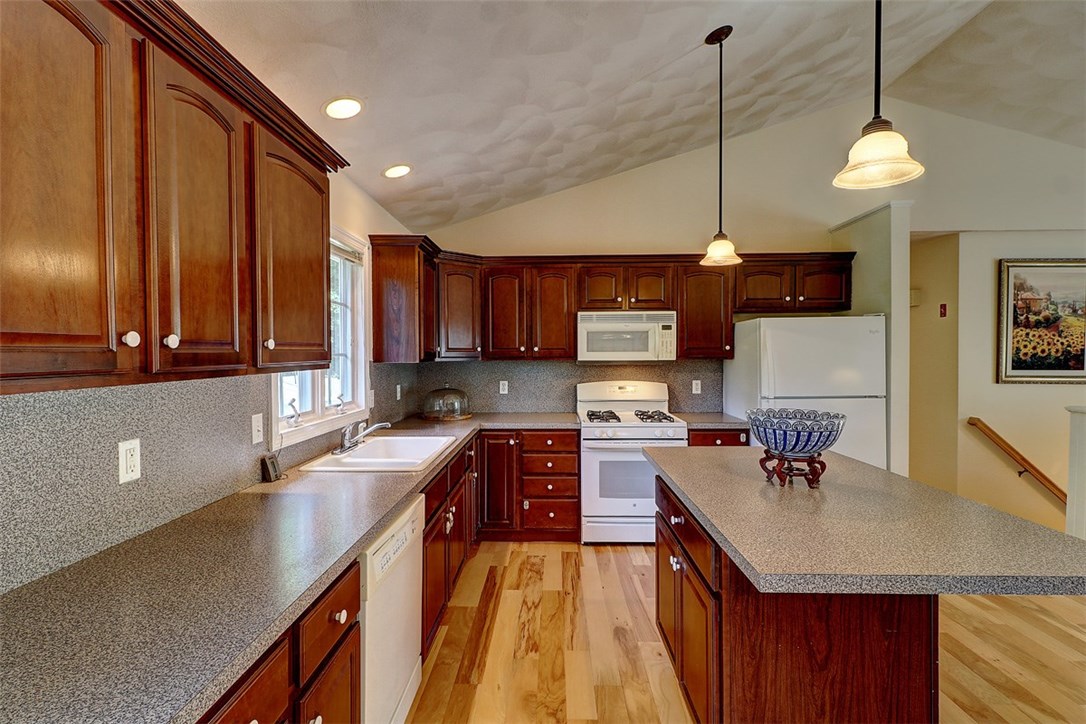 10 Glenham Road Cranston, RI 02921 - Photo 10 of 23