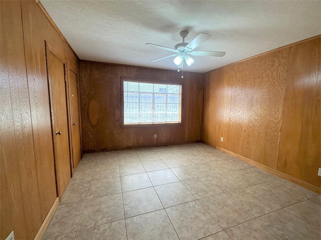 903 Lamonte Lane Houston, TX 77018 - Photo 18 of 36 a view of an empty room with a window
