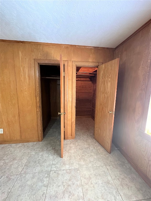 903 Lamonte Lane Houston, TX 77018 - Photo 20 of 36 an empty room with closet and a bathroom