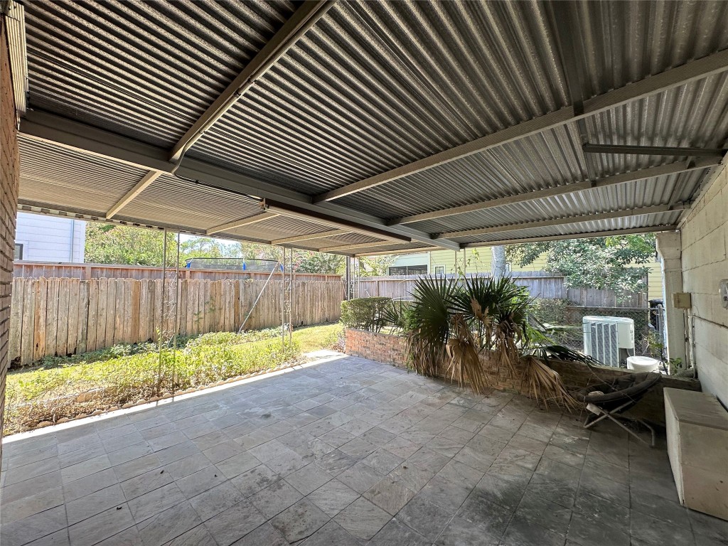 903 Lamonte Lane Houston, TX 77018 - Photo 32 of 36 a view of a backyard with wooden fence