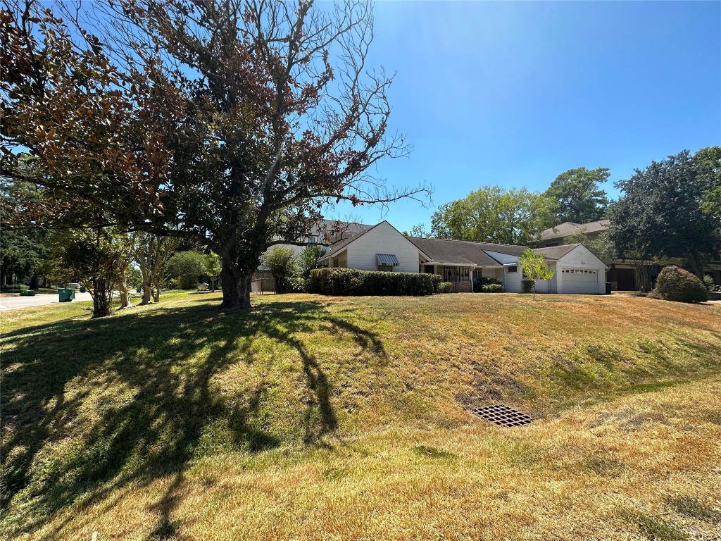 903 Lamonte Lane Houston, TX 77018 - Photo 35 of 36 a view of outdoor space yard and lake view