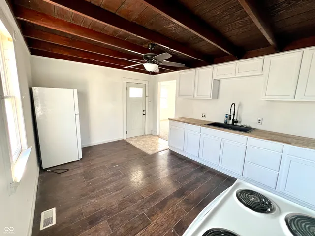 $1,050 | 231 East South C Street, Gas City, IN 46933