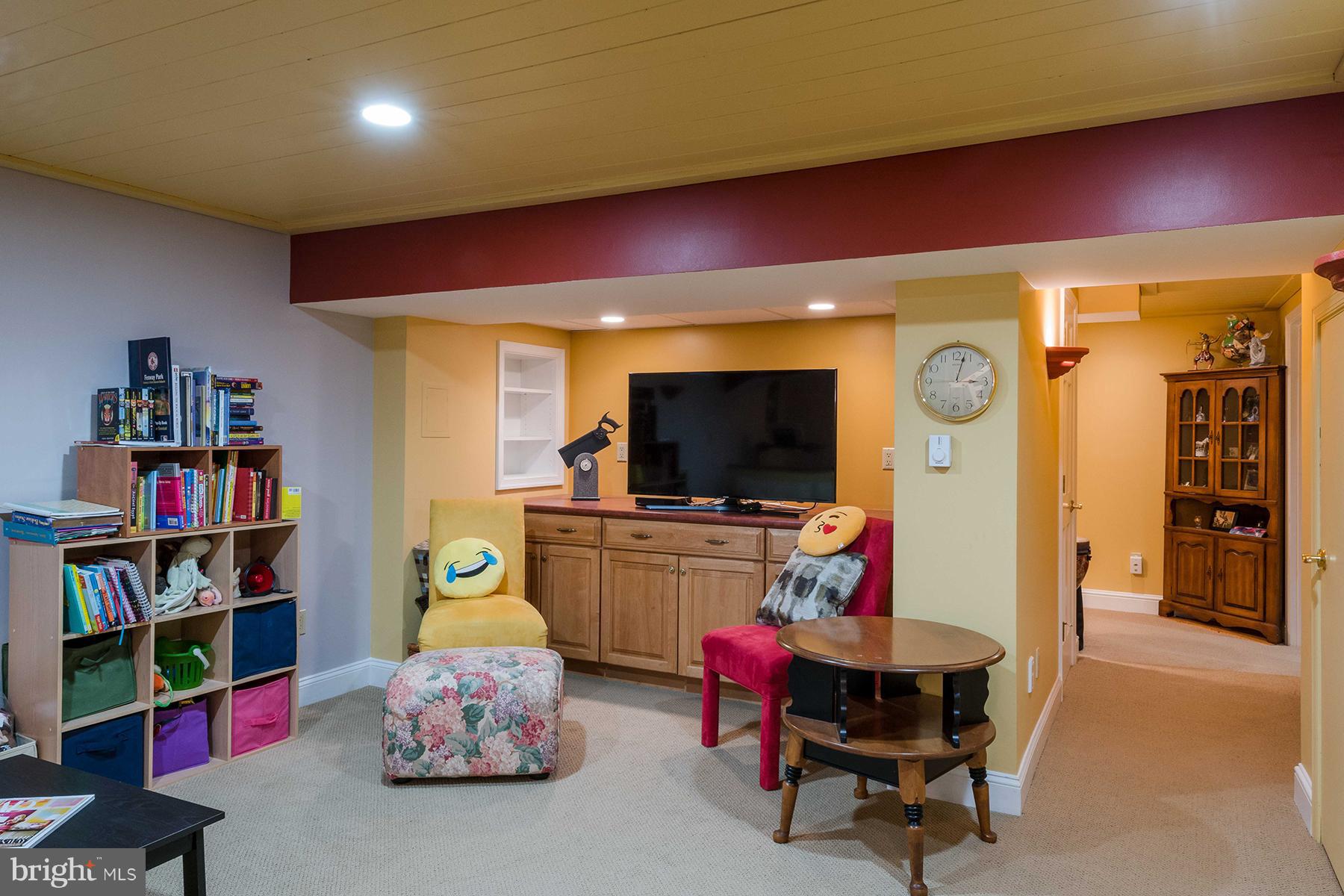503 Broadwater Road Arnold, MD 21012 - Photo 18 of 30 a living room with furniture and a flat screen tv