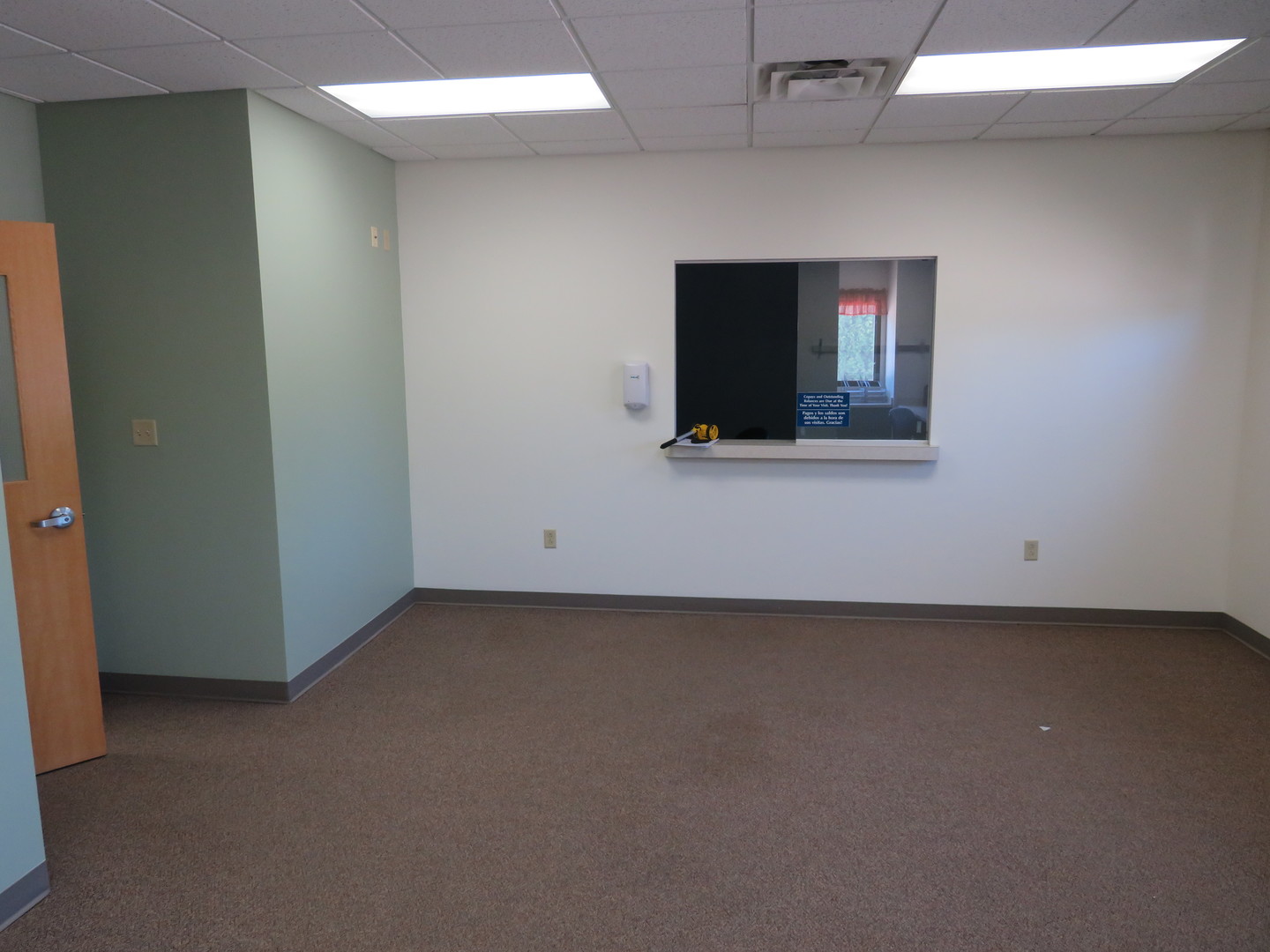501 Oakley Avenue Streator, IL 61364 - Photo 19 of 40 a view of a livingroom with an empty space