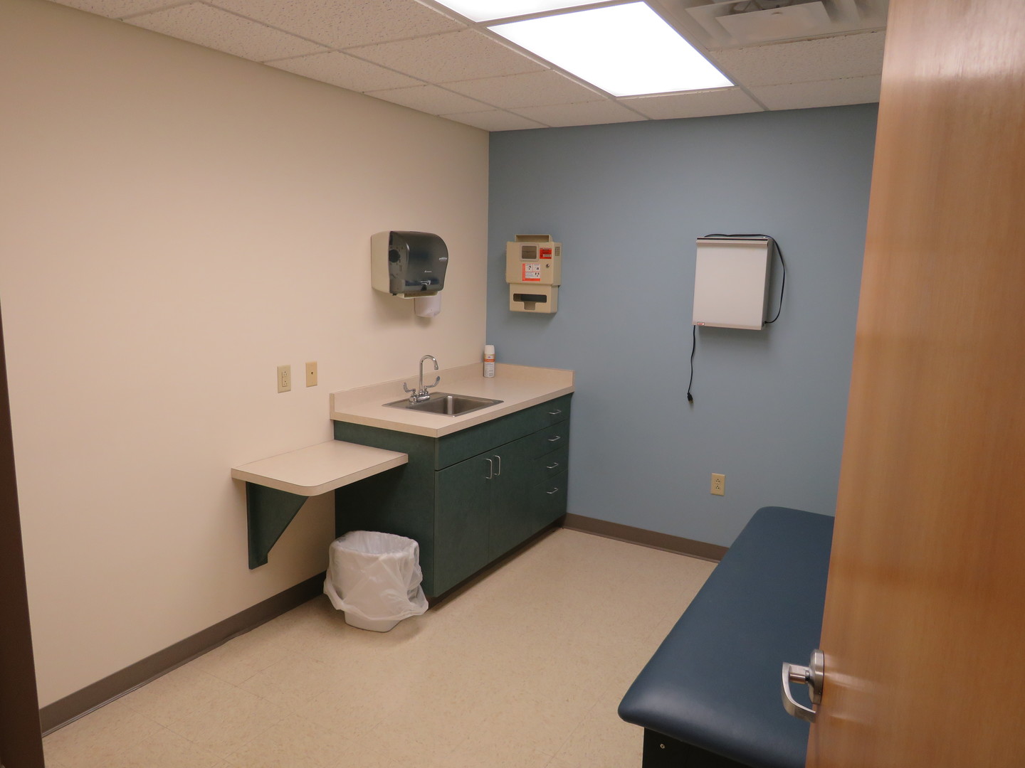 501 Oakley Avenue Streator, IL 61364 - Photo 20 of 40 a room with a sink