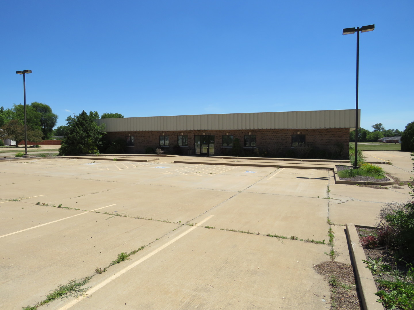 501 Oakley Avenue Streator, IL 61364 - Photo 2 of 40 a view of a terrace