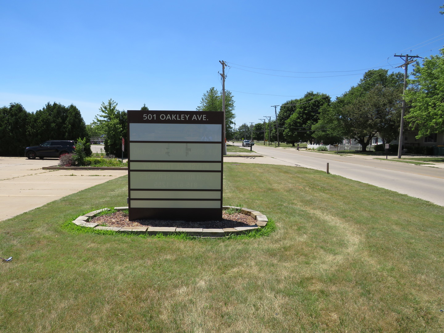 501 Oakley Avenue Streator, IL 61364 - Photo 3 of 40 a front view of a house with a yard