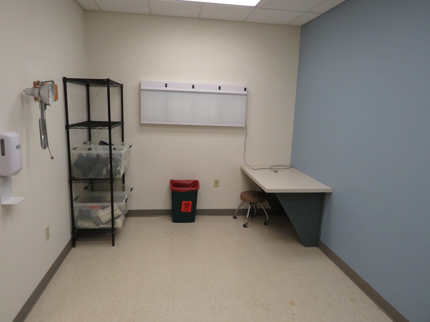 501 Oakley Avenue Streator, IL 61364 - Photo 31 of 40 a room with furniture and a table