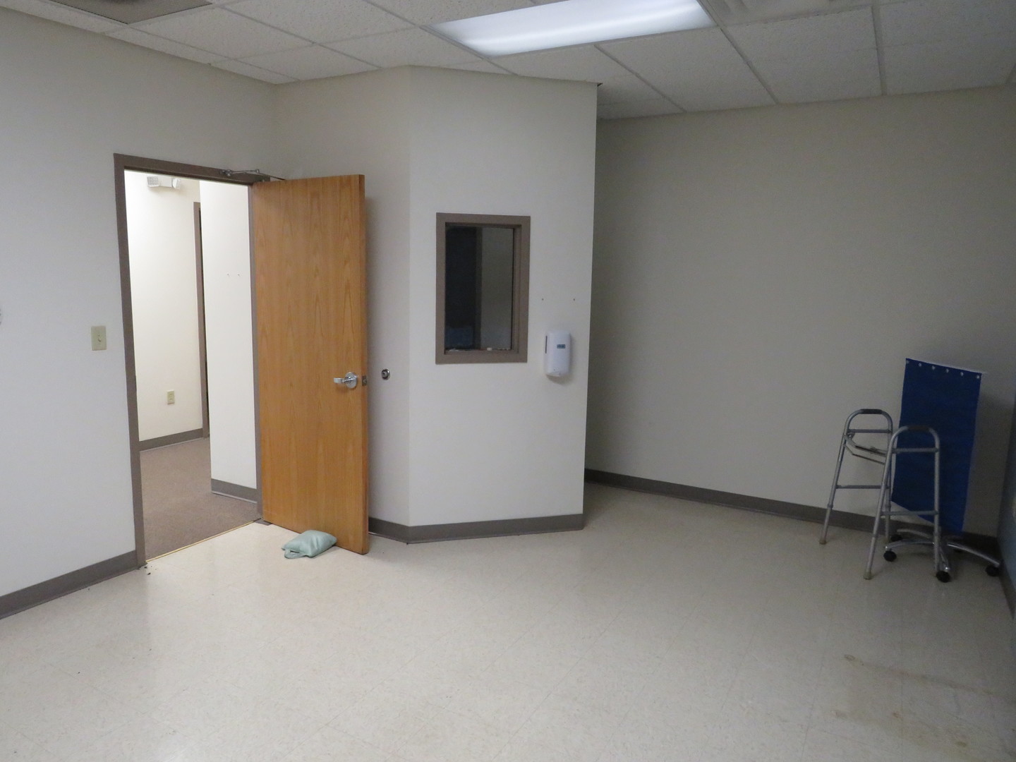 501 Oakley Avenue Streator, IL 61364 - Photo 33 of 40 a view of a room with a workspace