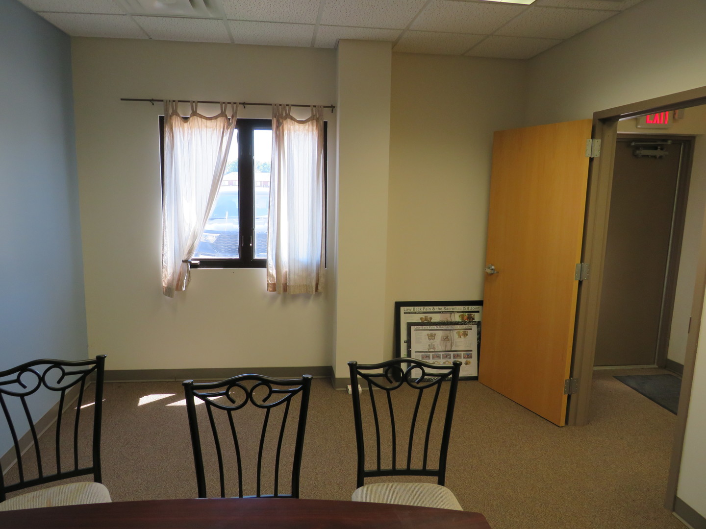 501 Oakley Avenue Streator, IL 61364 - Photo 37 of 40 a view of an entryway with sitting area