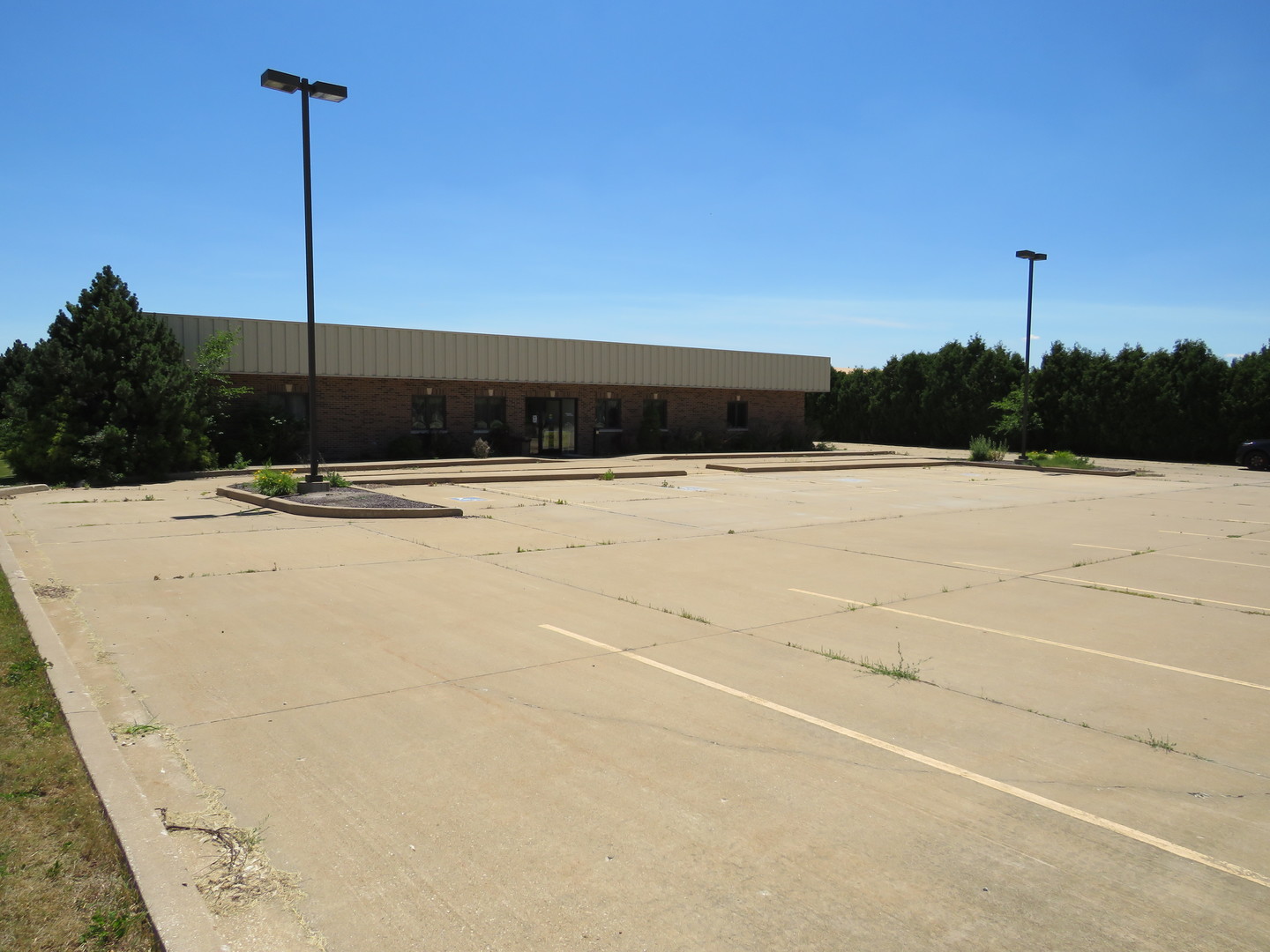 501 Oakley Avenue Streator, IL 61364 - Photo 5 of 40 a view of a tennis court