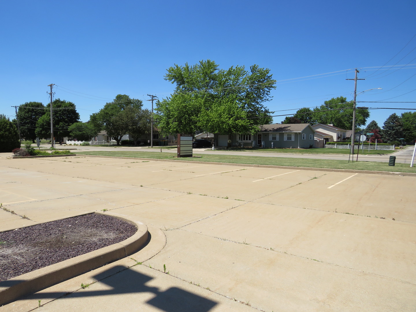 501 Oakley Avenue Streator, IL 61364 - Photo 8 of 40 a view of a tennis court