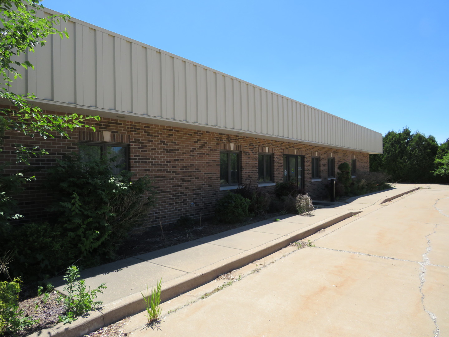 501 Oakley Avenue Streator, IL 61364 - Photo 9 of 40 a backyard of a house