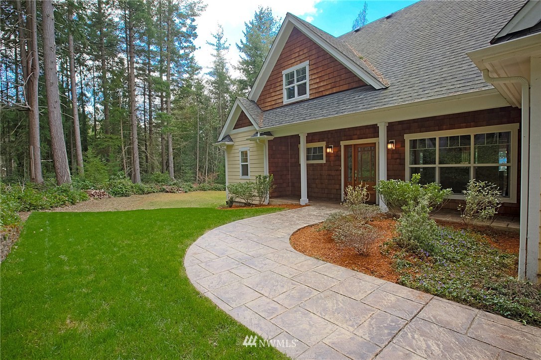 2219 Northeast Riddell Road Bremerton, WA 98310 - Photo 2 of 25 Gallery Image 2