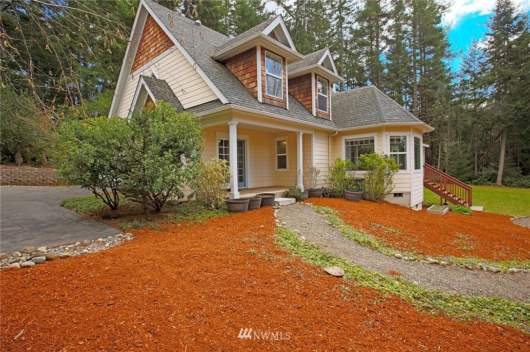 2219 Northeast Riddell Road Bremerton, WA 98310 - Photo 3 of 25 Gallery Image 3