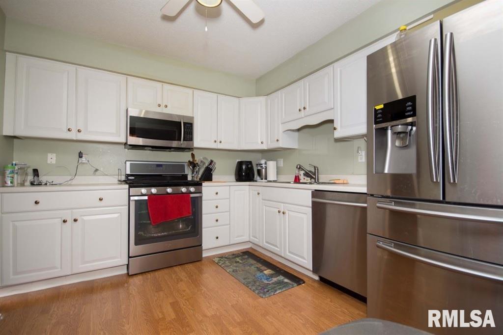 3105 Parkwild Drive Bettendorf, IA 52722 - Photo 2 of 9