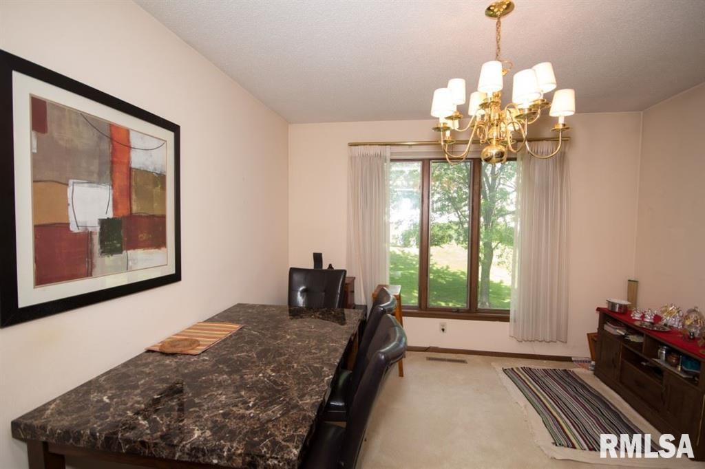 3105 Parkwild Drive Bettendorf, IA 52722 - Photo 3 of 9