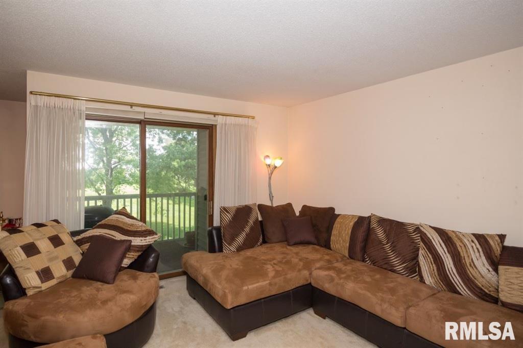 3105 Parkwild Drive Bettendorf, IA 52722 - Photo 5 of 9