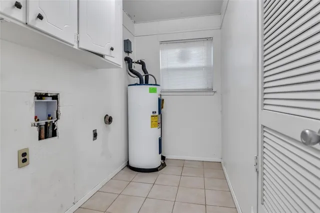 a view of a storage & utility room with washer and dryer