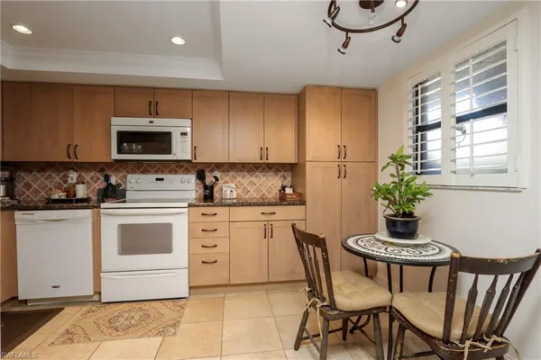 $5,500 | 505 Lake Louise Circle, Unit 101, Naples, FL 34110