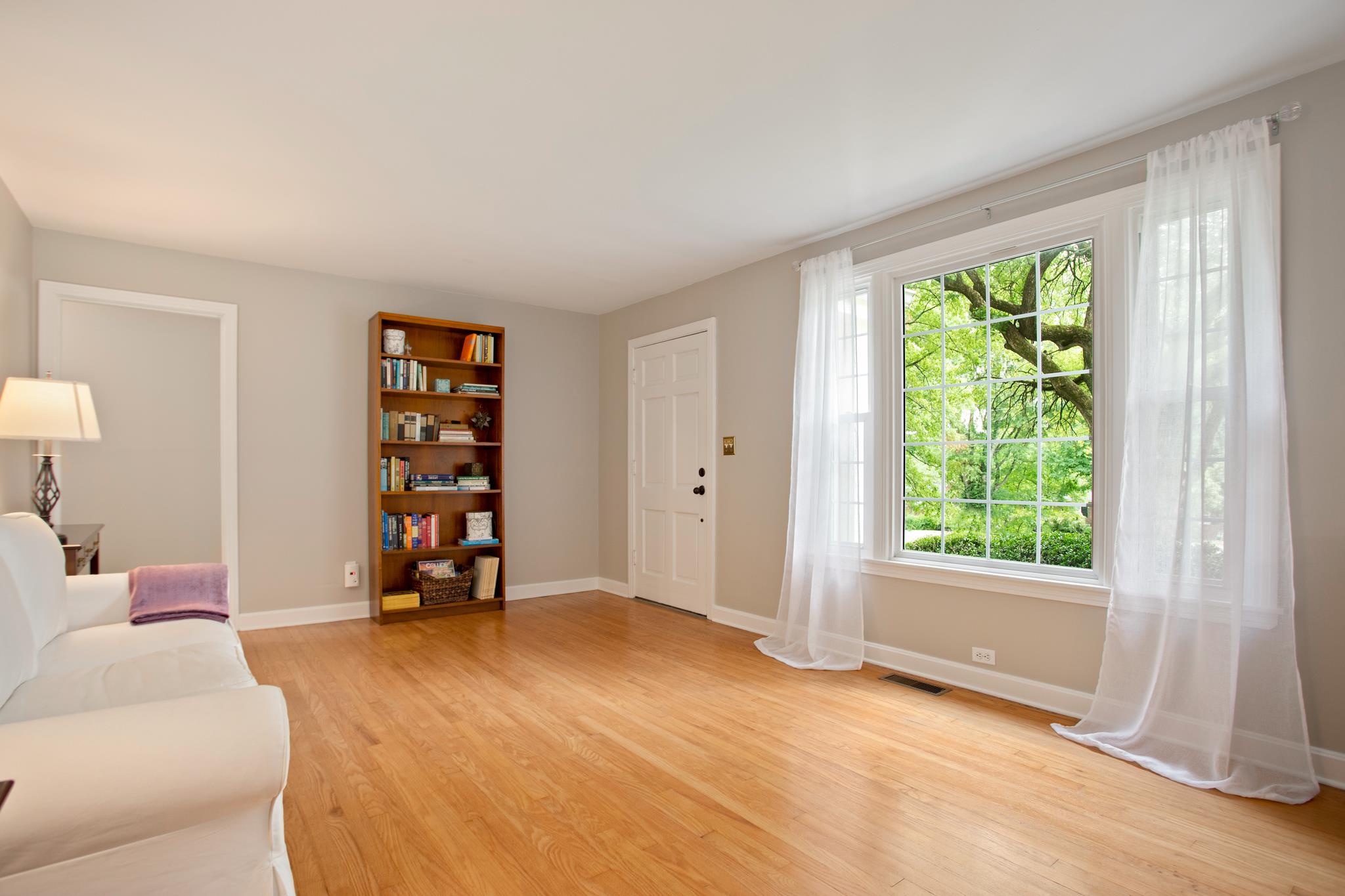608 Crieve Road Nashville, TN 37220 - Photo 4 of 23 Great layout. Lots of natural light