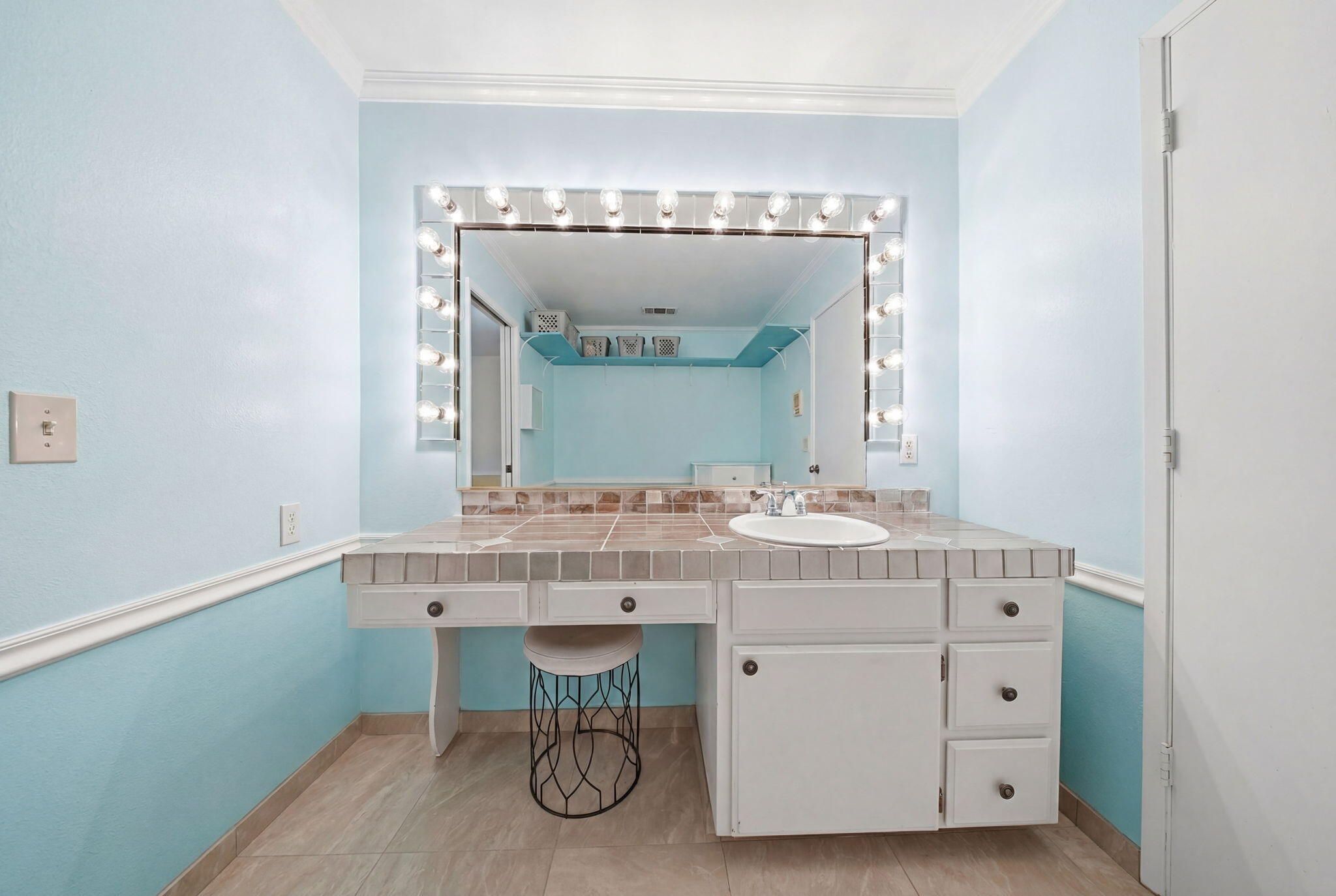 13520 Crystal Street Red Bluff, CA 96080 - Photo 14 of 24 a room with a sink and a mirror