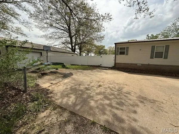 $169,900 | 31 Country Cove, Benton, MO 63736