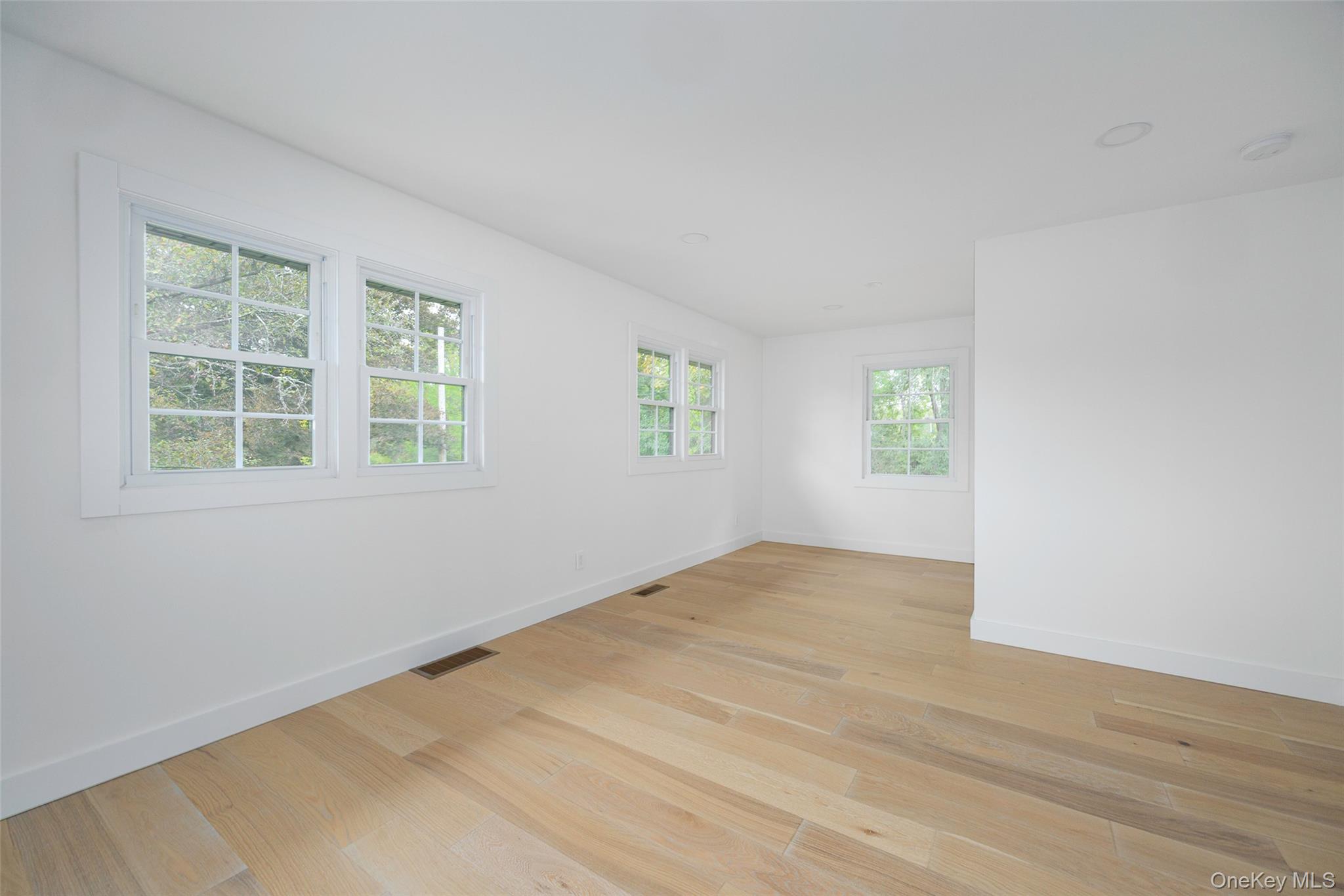 382 Slate Quarry Road Rhinebeck, NY 12572 - Photo 13 of 31 an empty room with windows
