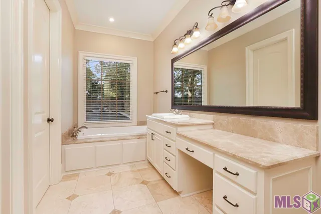 $970,000 | 15009 Via Horti Court, Baton Rouge, LA 70810