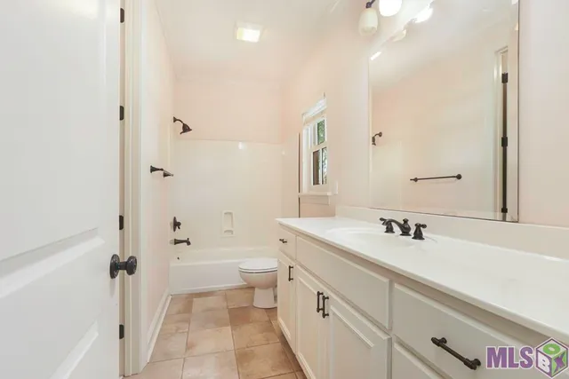 $970,000 | 15009 Via Horti Court, Baton Rouge, LA 70810