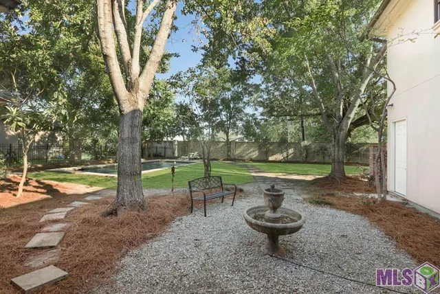 $970,000 | 15009 Via Horti Court, Baton Rouge, LA 70810