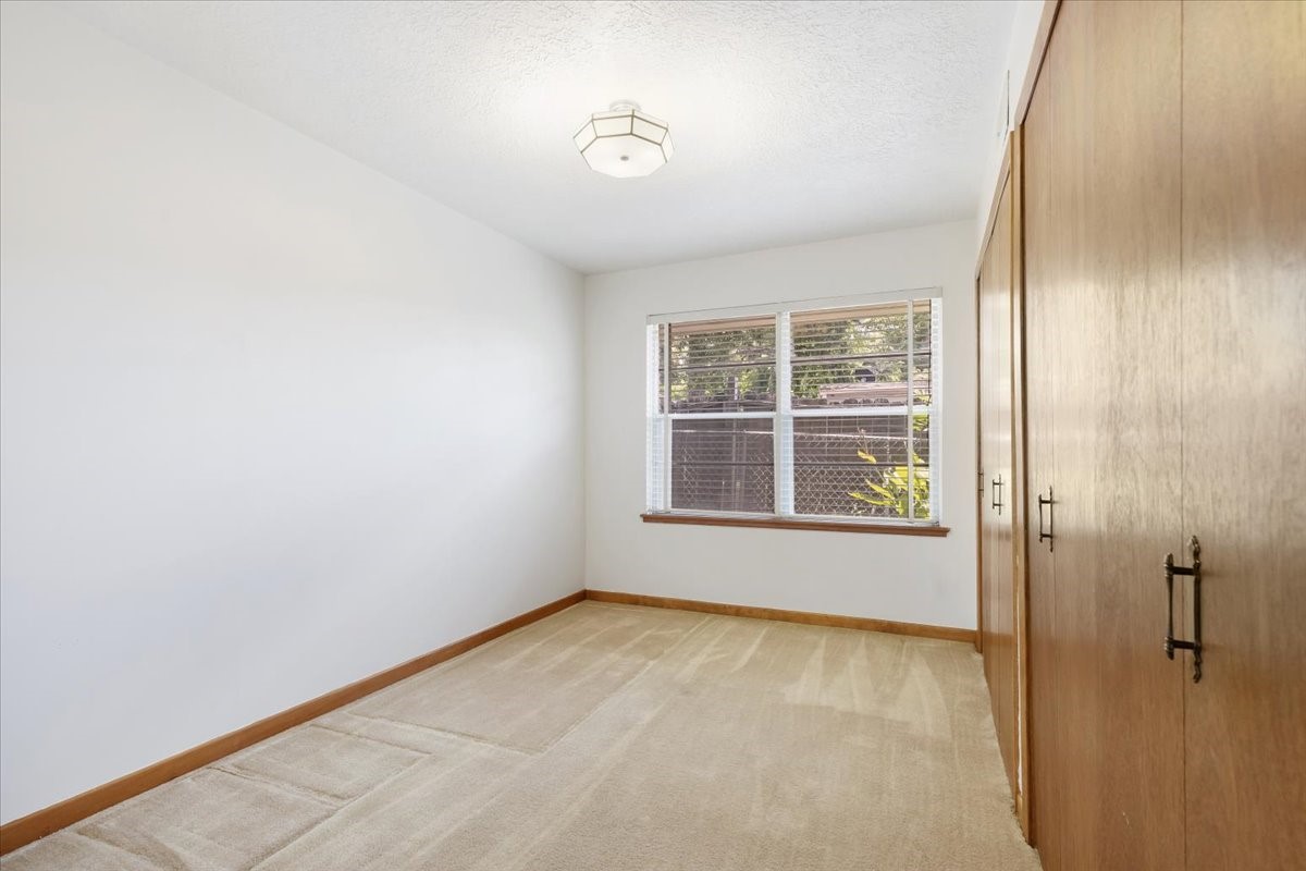 1403 Marlock Lane Pasadena, TX 77502 - Photo 19 of 32 an empty room with a window