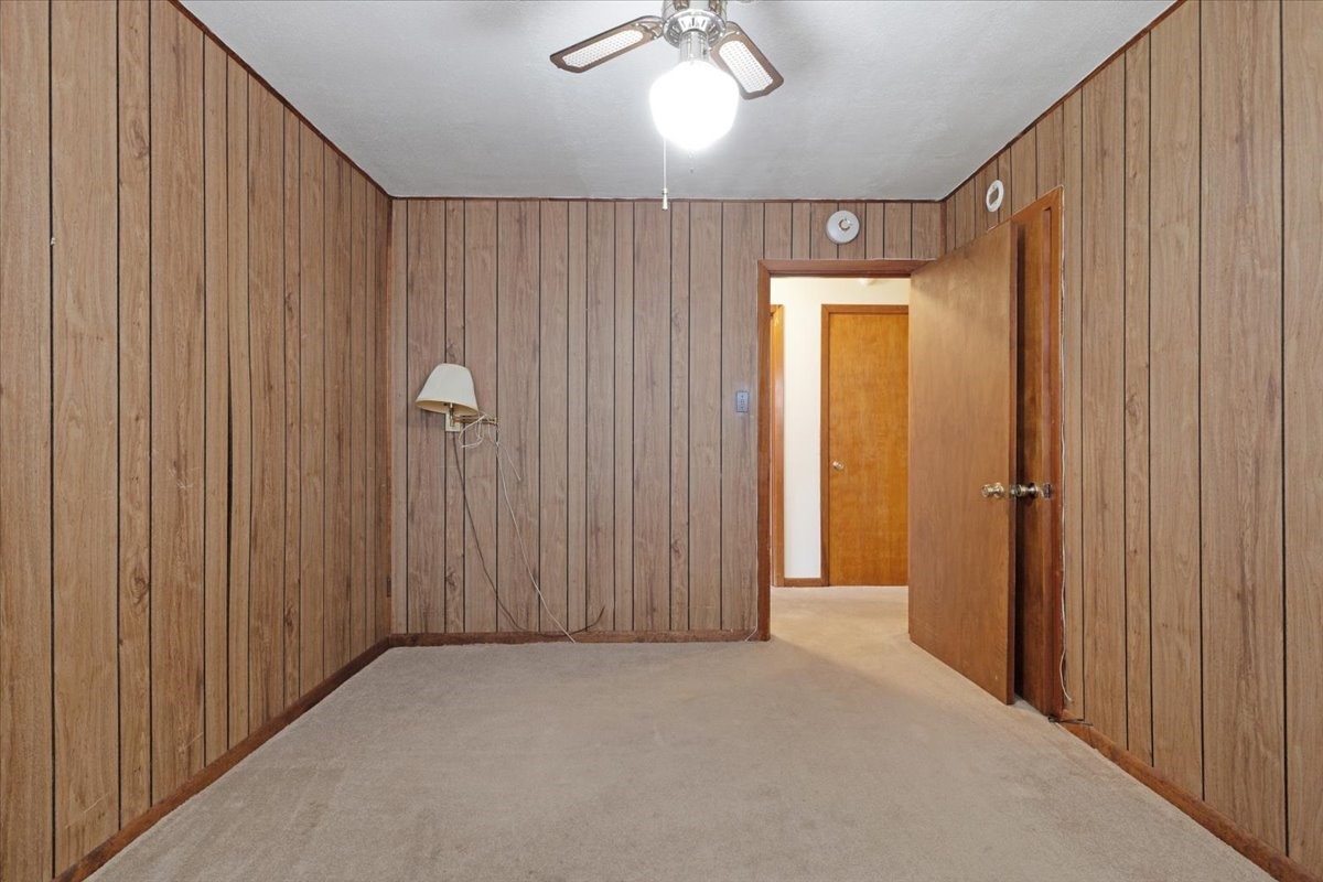 1403 Marlock Lane Pasadena, TX 77502 - Photo 27 of 32 a view of a hallway