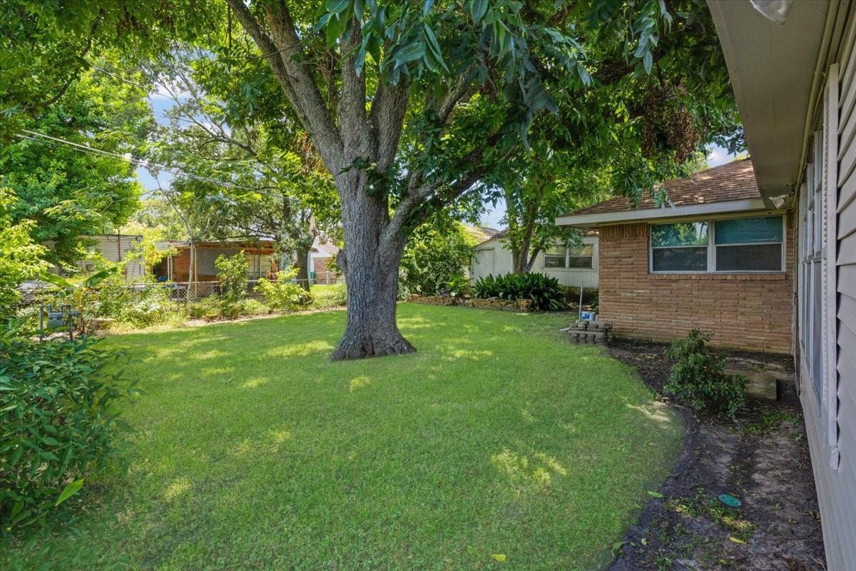 1403 Marlock Lane Pasadena, TX 77502 - Photo 28 of 32 a view of backyard of house with green space