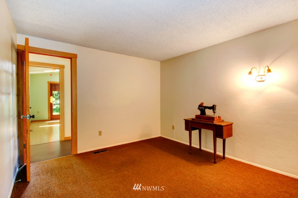 809 216th Street Southwest Bothell, WA 98021 - Photo 12 of 17