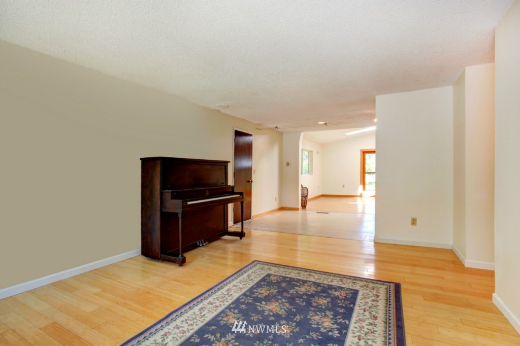 809 216th Street Southwest Bothell, WA 98021 - Photo 3 of 17
