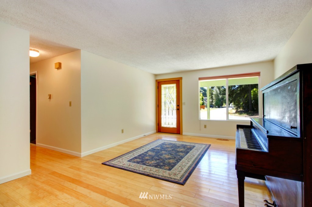 809 216th Street Southwest Bothell, WA 98021 - Photo 4 of 17