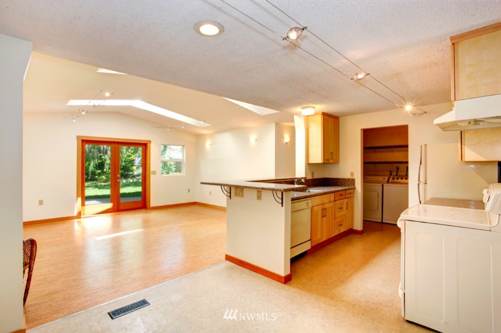 809 216th Street Southwest Bothell, WA 98021 - Photo 5 of 17