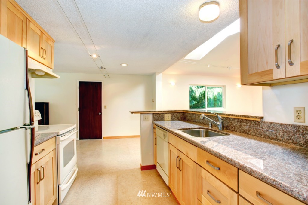 809 216th Street Southwest Bothell, WA 98021 - Photo 6 of 17