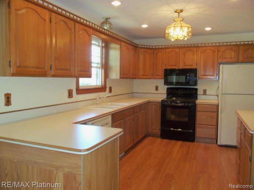 12184 Lovejoy Road Byron, MI 48418 - Photo 2 of 17