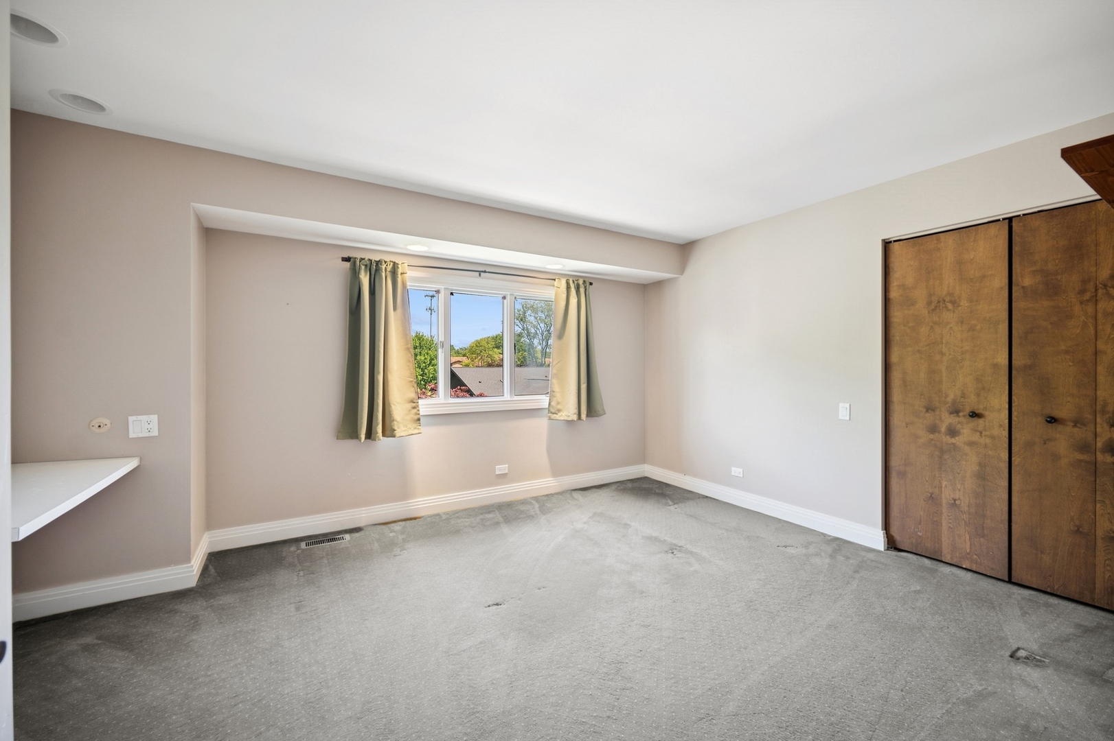 1505 Landwehr Road Northbrook, IL 60062 - Photo 23 of 38 an empty room with windows