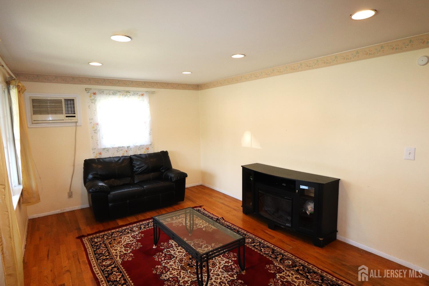 89 Oak Lane Edison, NJ 08817 - Photo 11 of 27