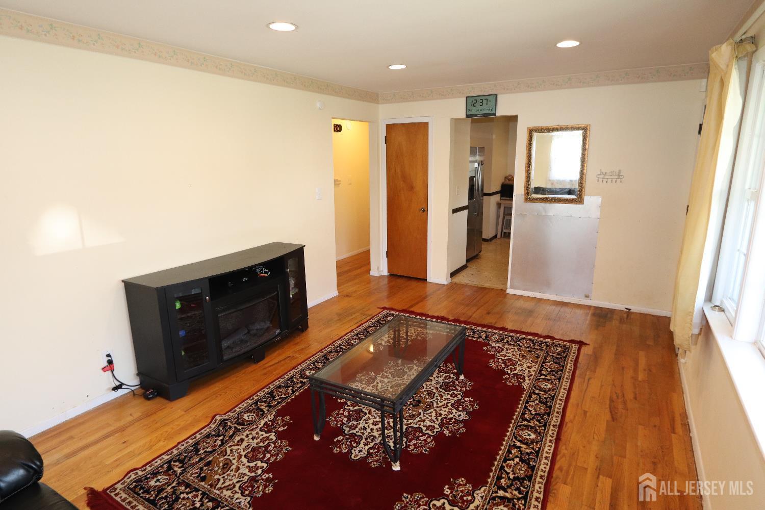 89 Oak Lane Edison, NJ 08817 - Photo 12 of 27