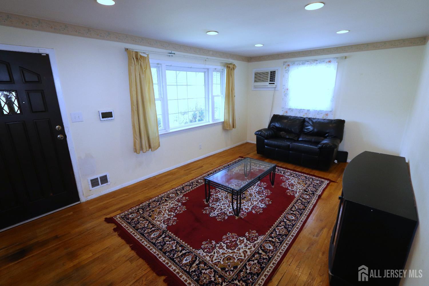 89 Oak Lane Edison, NJ 08817 - Photo 15 of 27