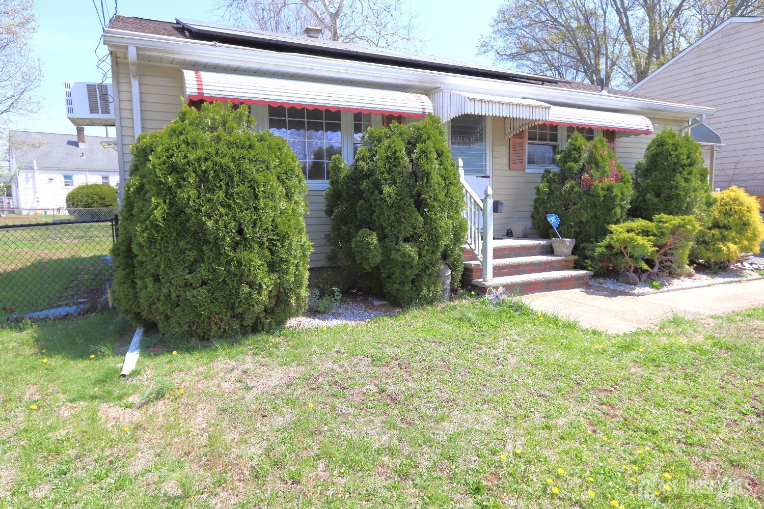 89 Oak Lane Edison, NJ 08817 - Photo 4 of 27