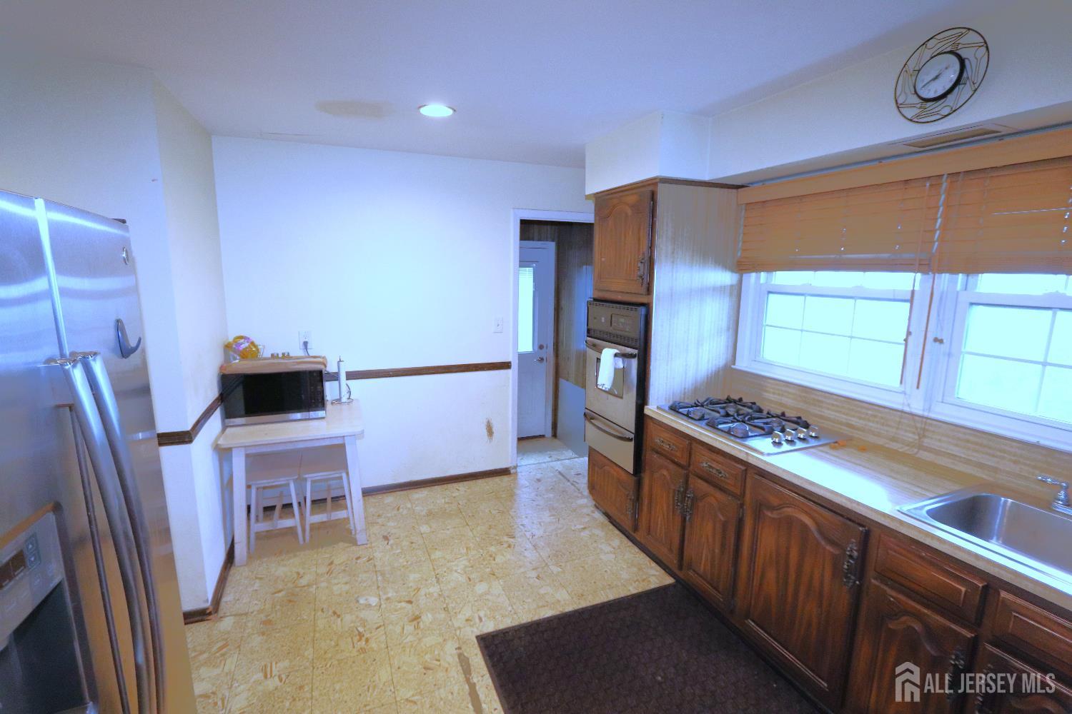 89 Oak Lane Edison, NJ 08817 - Photo 7 of 27