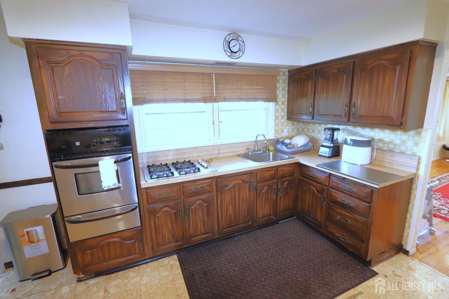 89 Oak Lane Edison, NJ 08817 - Photo 8 of 27