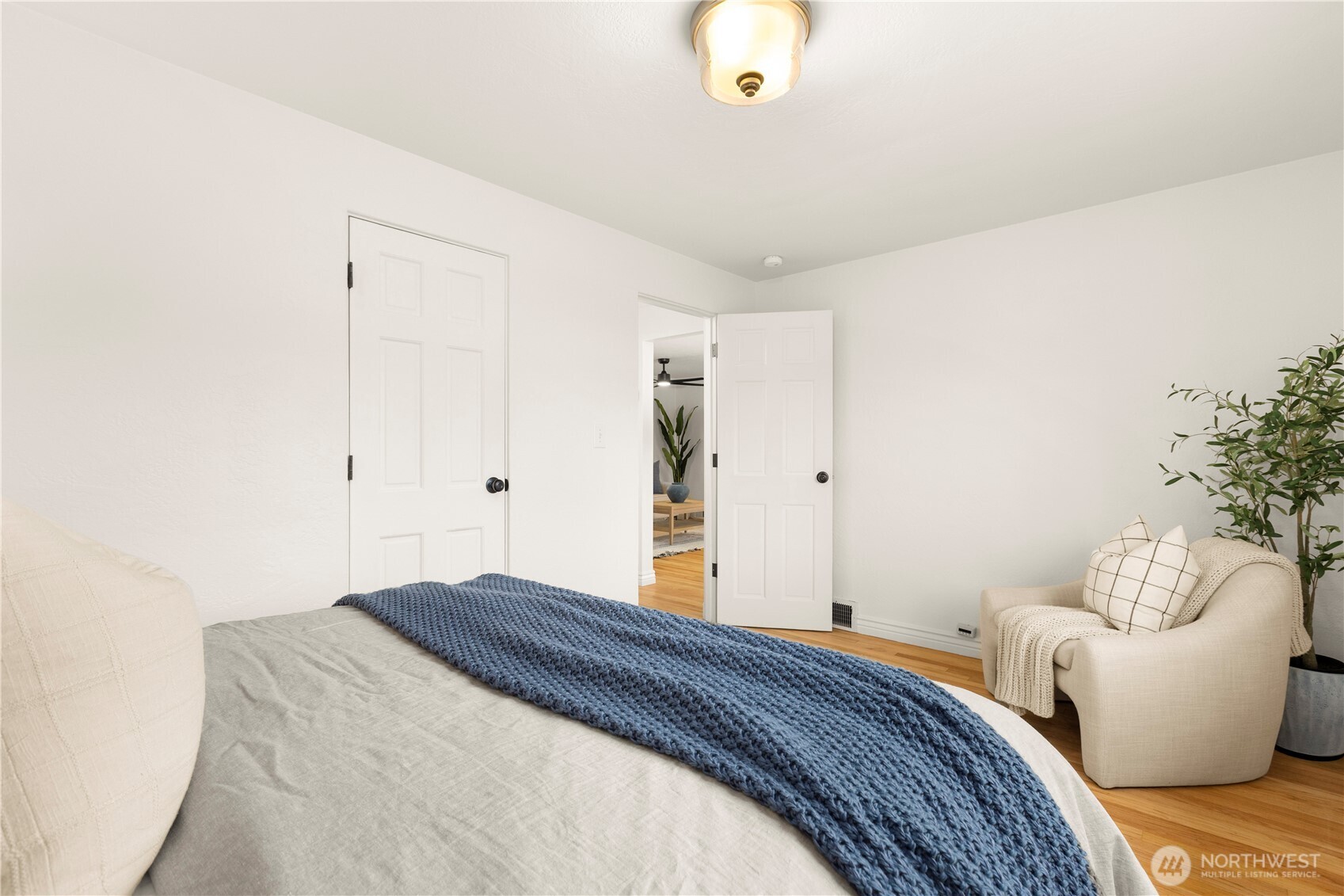14052 Midvale Avenue North Seattle, WA 98133 - Photo 20 of 29